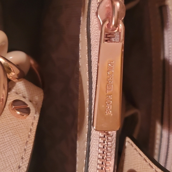 Michael Kors Cynthia‎ Medium Saffiano Leather Satchel with Shoulder Strap - Picture 14 of 16